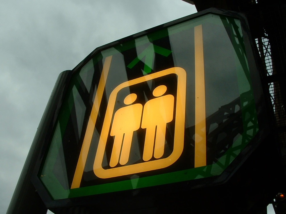 Kan het fotohokje in de trap of lift?